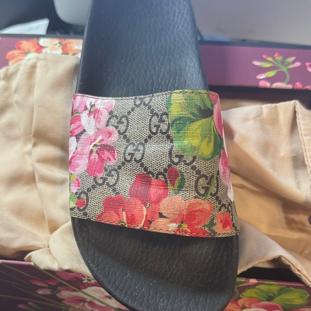 Gucci Women's Floral GG Slide Sandals - Black and Pink